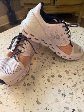 On Running Womens Cloudstratus